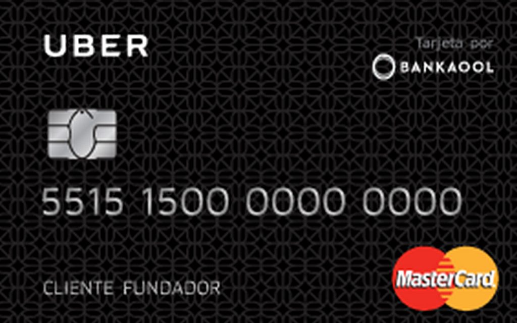 Uber lanza tarjeta de débito en alianza con Bankaool y Mastercard 